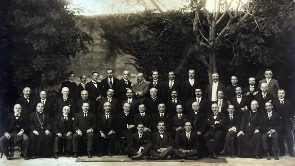 推动 1921 年自治宪法的马耳他国民大会（National Assembly）代表合影
