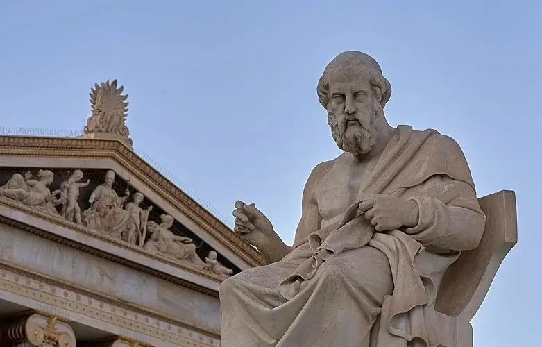 雅典学院（Academy of Athens）门前的柏拉图坐像