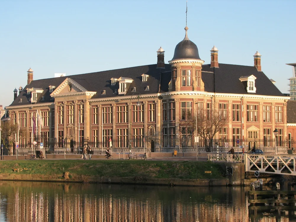 建于1911年,位于乌得勒支市(Utrecht)默韦德运河(Merwedekanaal)上的老造币厂